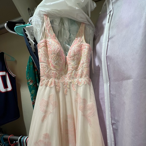 Iridescent Pink and Ivory Prom Dress Size 0 - Picture 2 of 12
